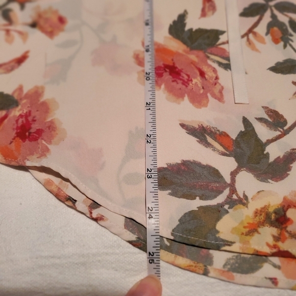 Violet & Claire Sleeveless Beige Floral Ruffled Collar‎ Sz. M Blouse Tunic - Picture 9 of 11